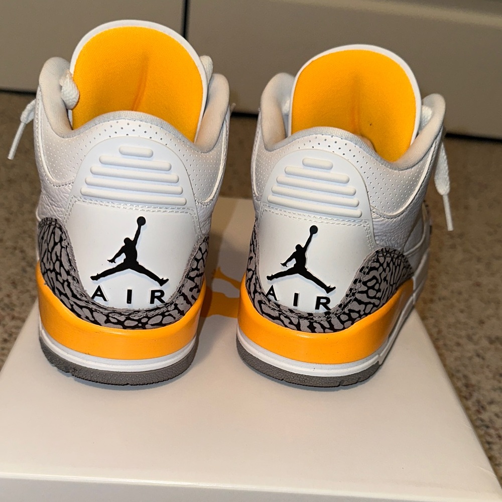 Jordan 3 Retro White and Laser Orange - Picture 3 of 8
